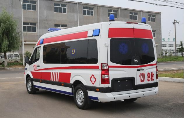 新龙县救护车护送